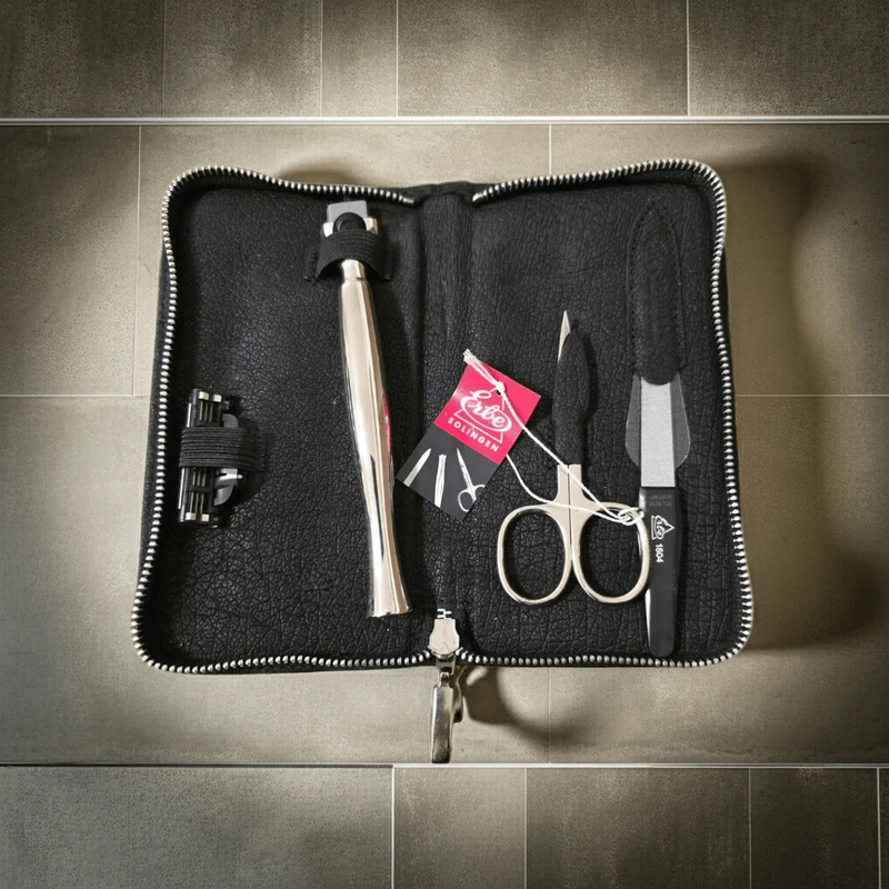 Reise-Set 4 Teilig Nubuk Leder Etui mit Gillette Mach 3